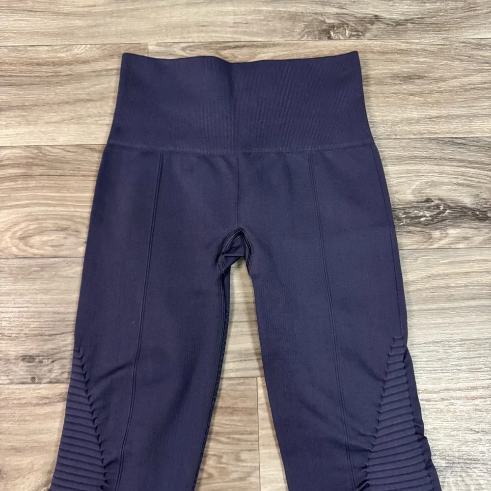 NWT Lululemon Women's In The Flow Crop II in Cabu Blue Size 2